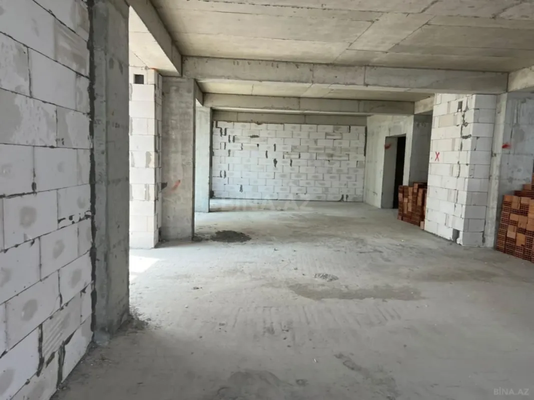 Satılır 5 otaqlı mənzil 303.8 m²