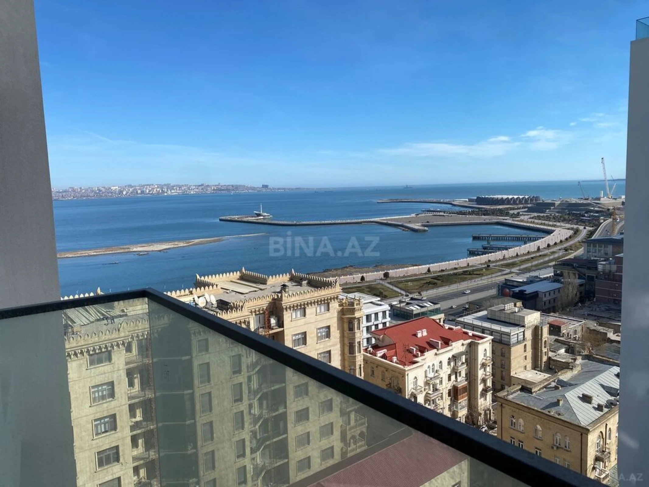 Satılır 5 otaqlı mənzil 303.8 m²
