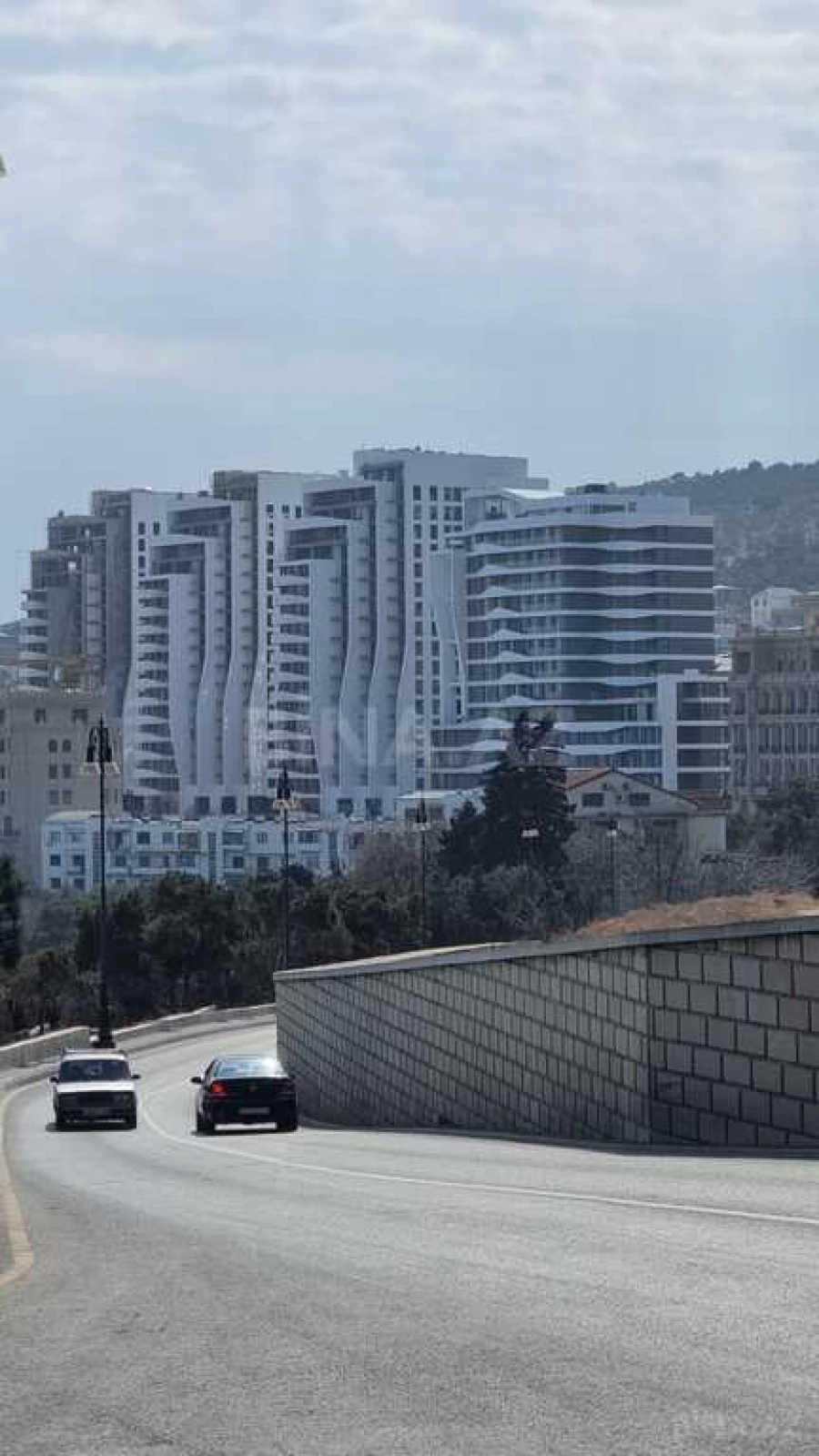 Satılır 5 otaqlı mənzil 303.8 m²