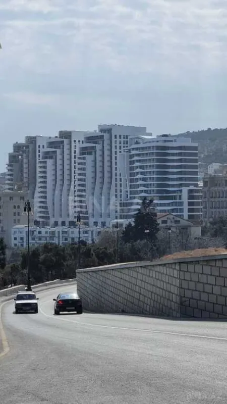 Satılır 5 otaqlı mənzil 303.8 m²