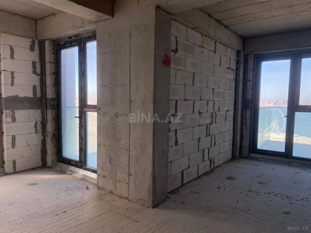 Satılır 5 otaqlı mənzil 303.8 m²