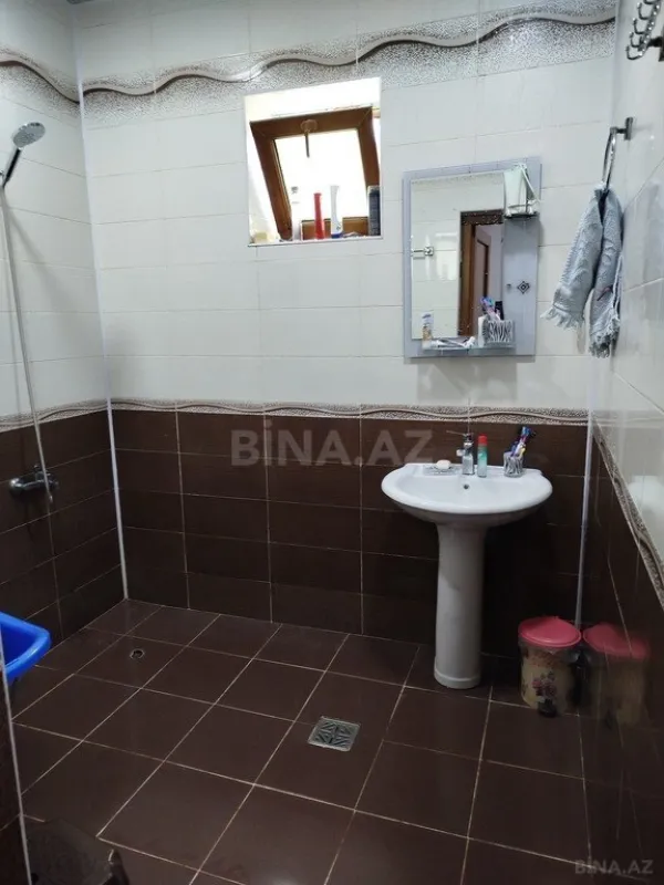 Satılır 6 otaqlı həyət evi 180 m²