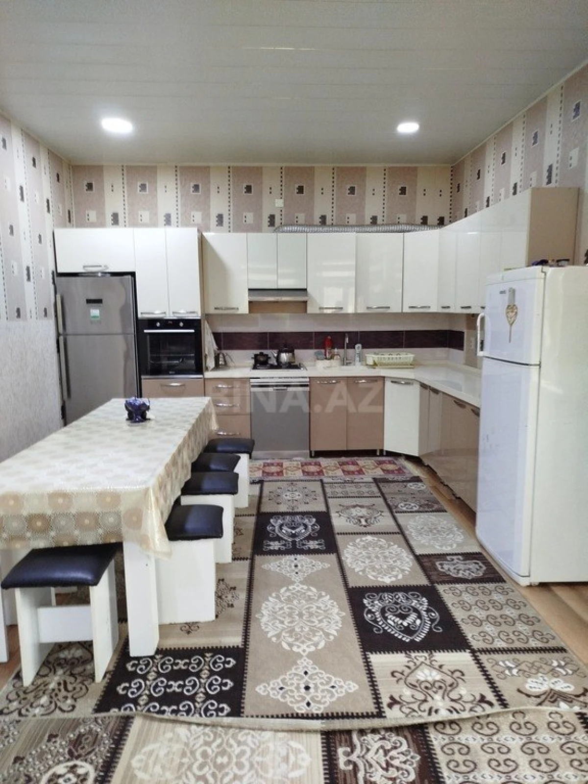 Satılır 6 otaqlı həyət evi 180 m²