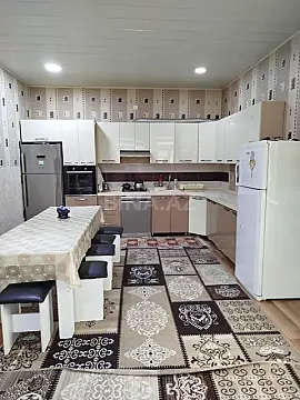 Satılır 6 otaqlı həyət evi 180 m²