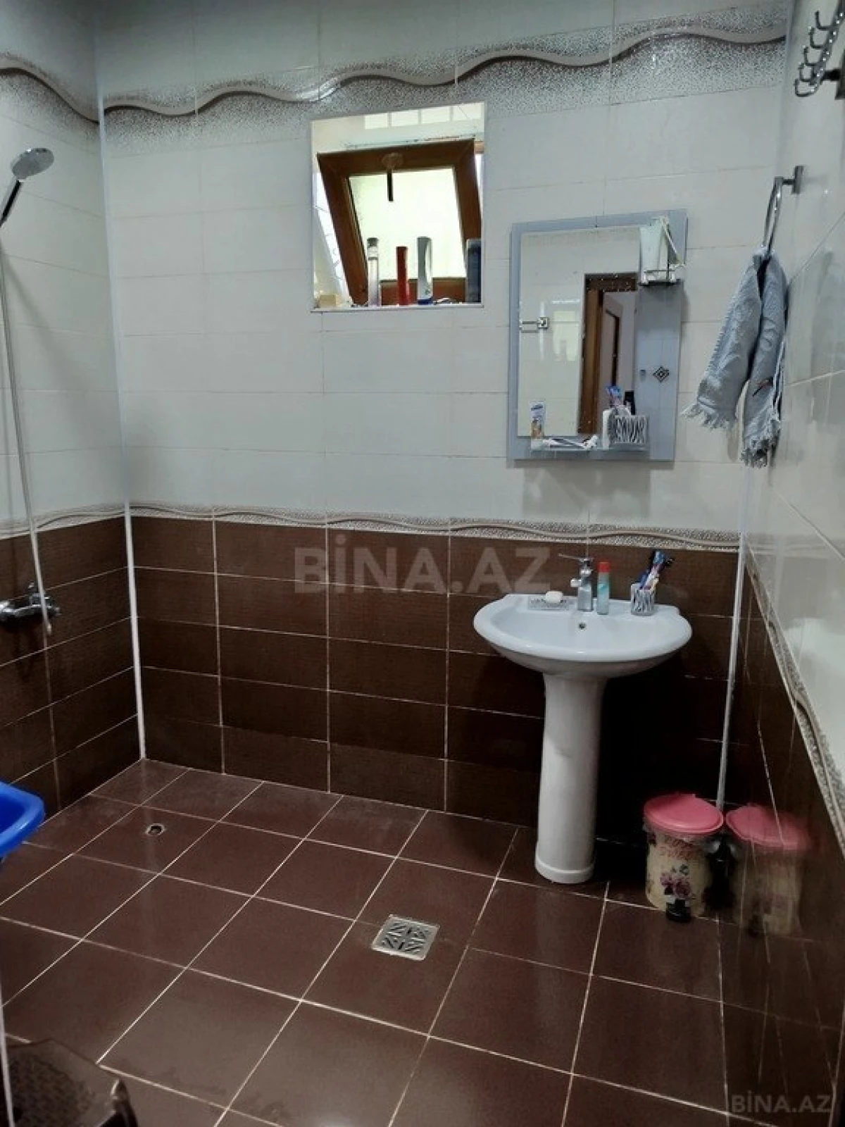 Satılır 6 otaqlı həyət evi 180 m²