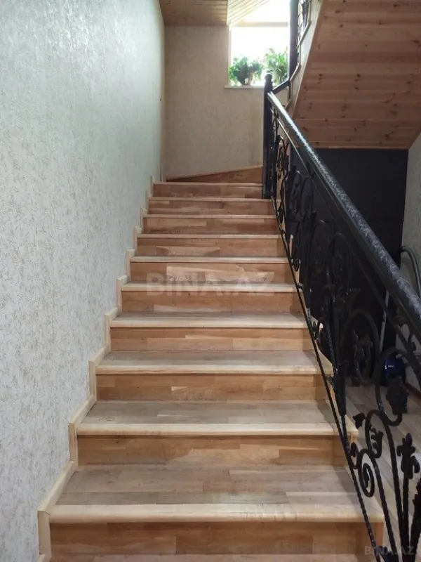 Satılır 6 otaqlı həyət evi 180 m²