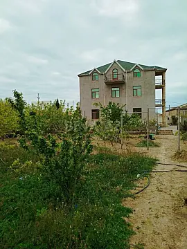 Satılır 6 otaqlı həyət evi 180 m²