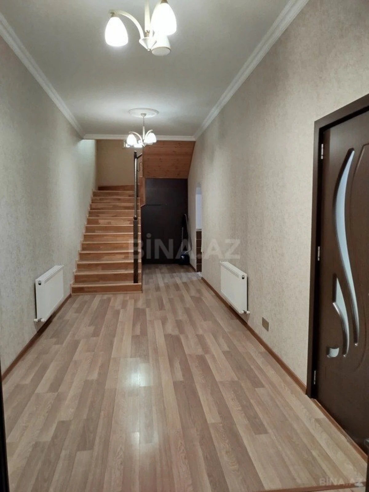 Satılır 6 otaqlı həyət evi 180 m²