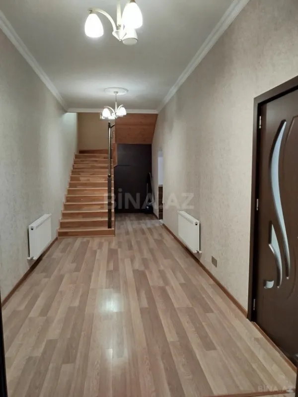 Satılır 6 otaqlı həyət evi 180 m²