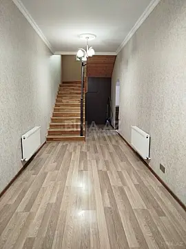 Satılır 6 otaqlı həyət evi 180 m²
