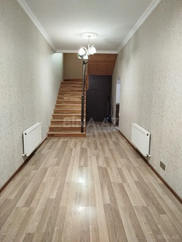 Satılır 6 otaqlı həyət evi 180 m²