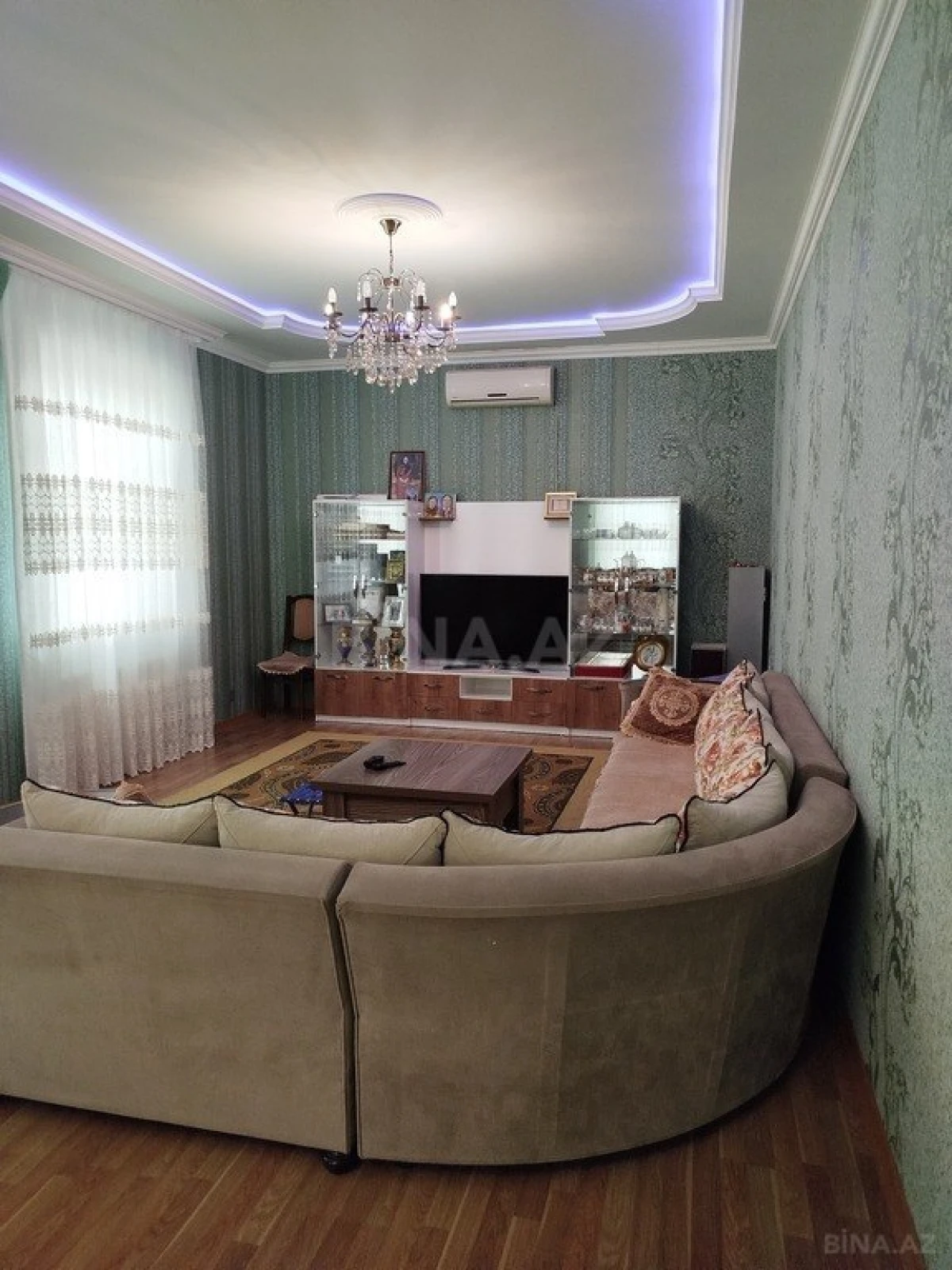 Satılır 6 otaqlı həyət evi 180 m²