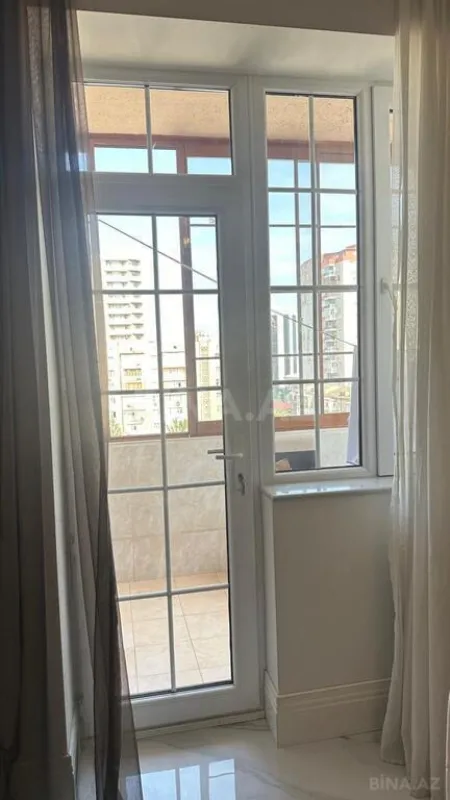 Satılır 3 otaqlı mənzil 156 m²