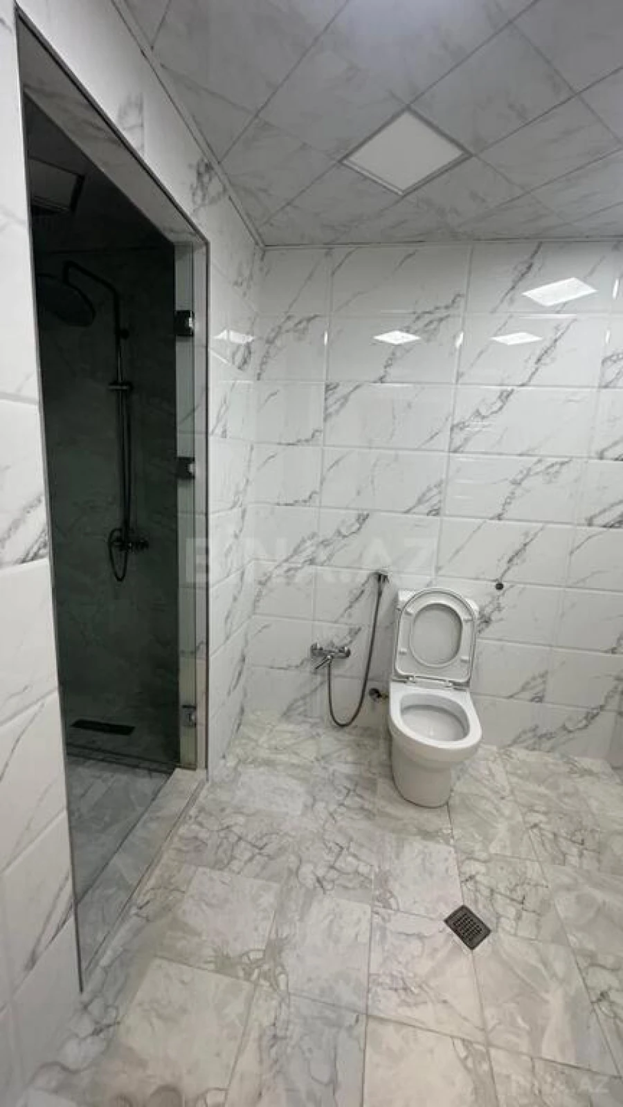 Satılır 3 otaqlı mənzil 156 m²