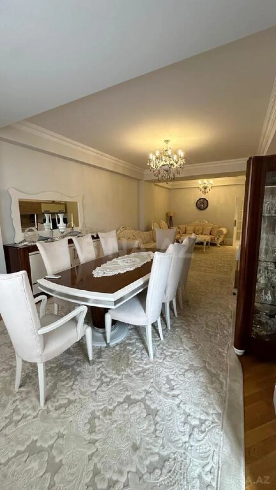 Satılır 3 otaqlı mənzil 156 m²