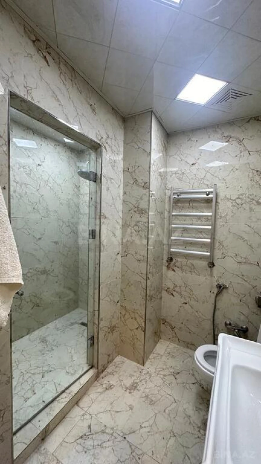 Satılır 3 otaqlı mənzil 156 m²