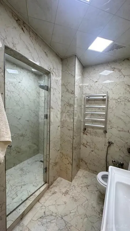 Satılır 3 otaqlı mənzil 156 m²