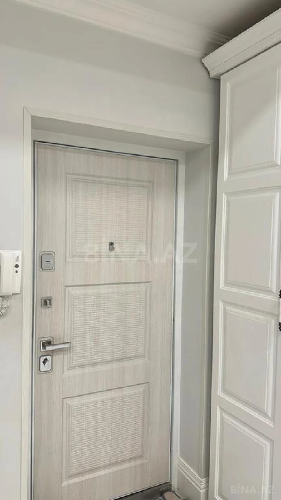 Satılır 3 otaqlı mənzil 156 m²