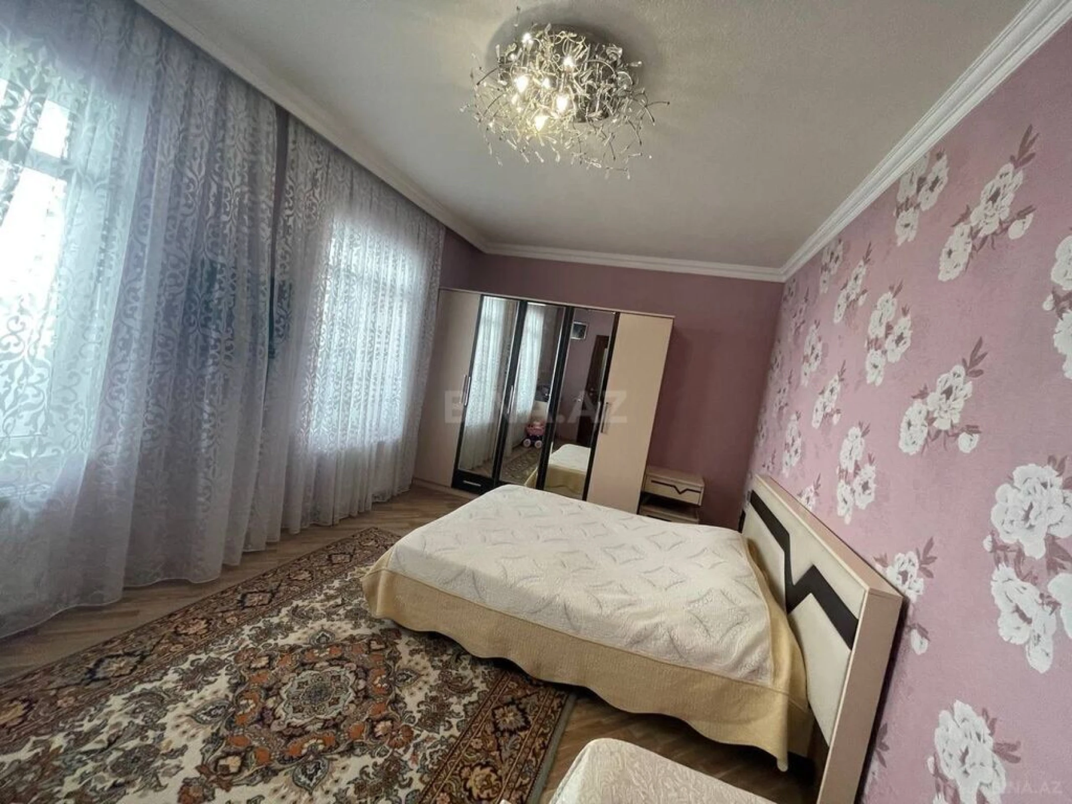 Satılır 5 otaqlı həyət evi 250 m²