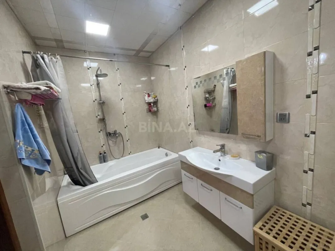 Satılır 5 otaqlı həyət evi 250 m²