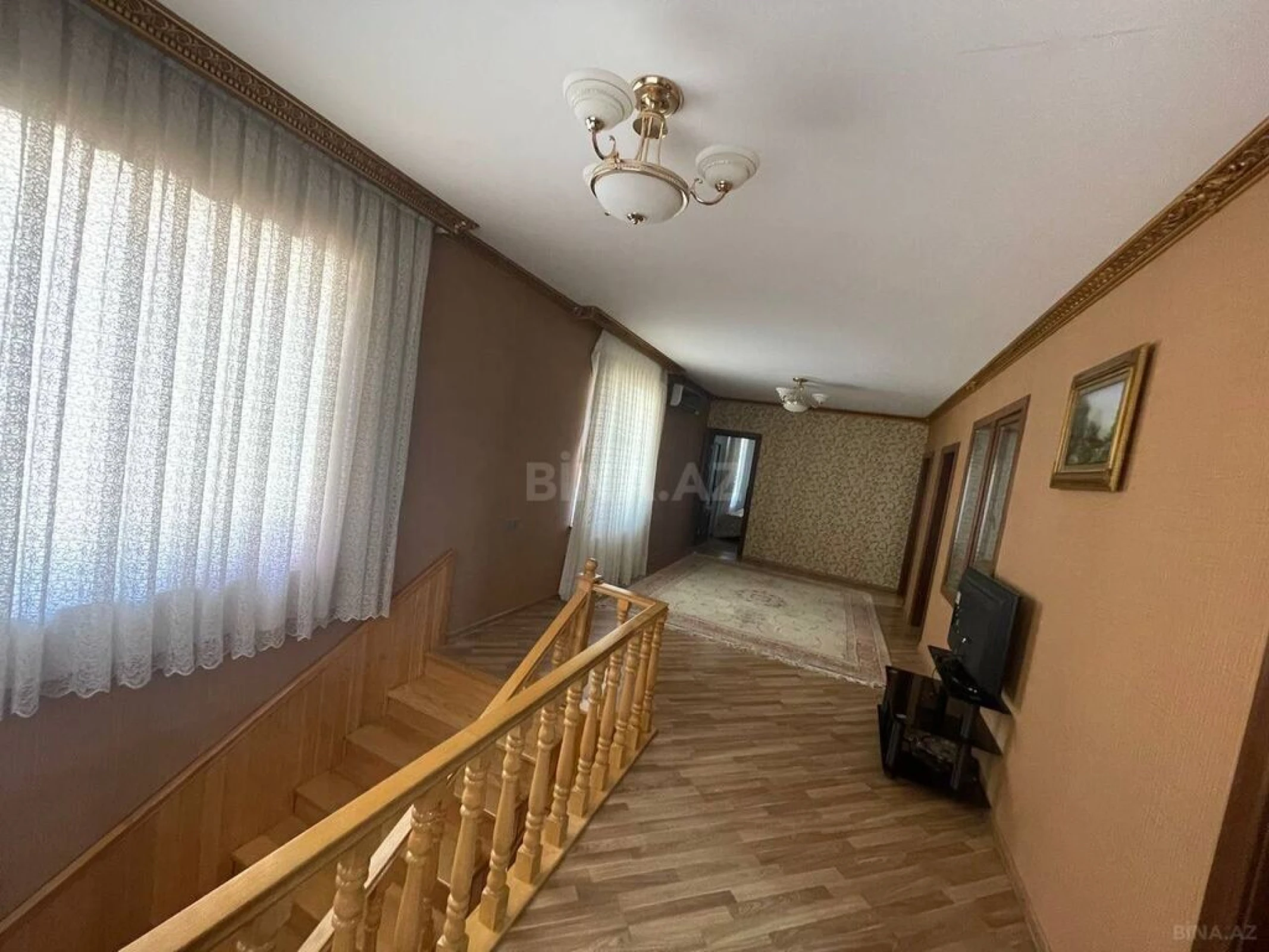 Satılır 5 otaqlı həyət evi 250 m²