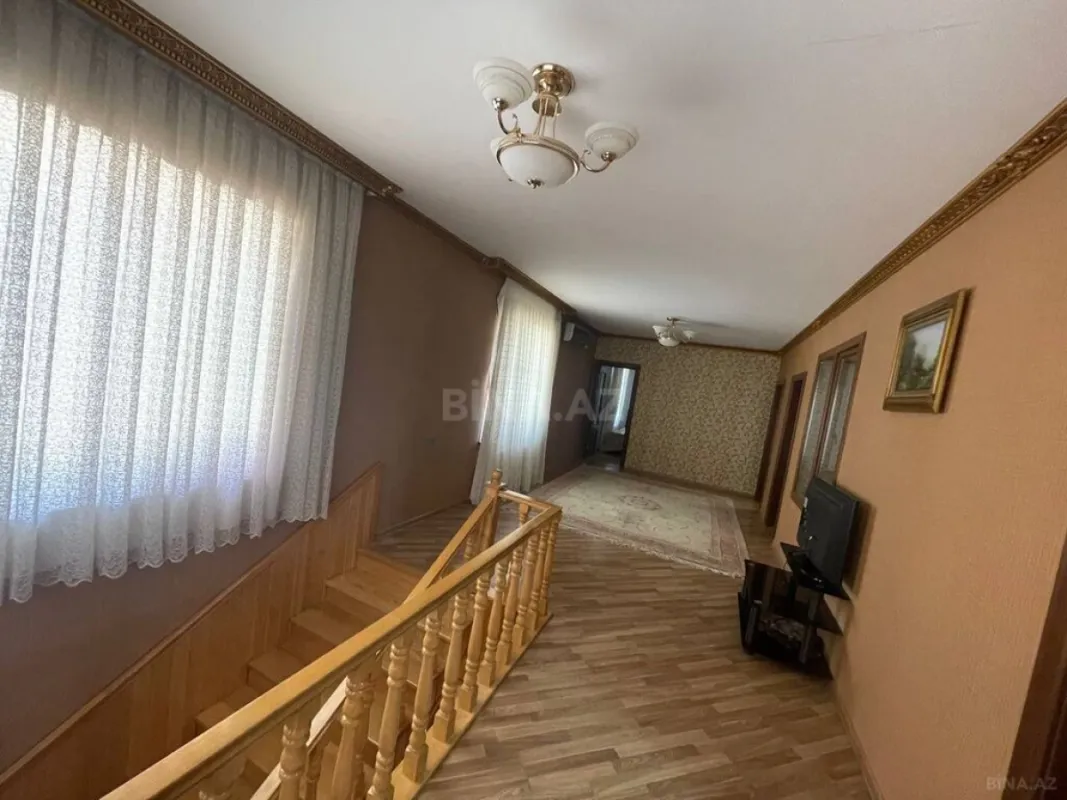 Satılır 5 otaqlı həyət evi 250 m²