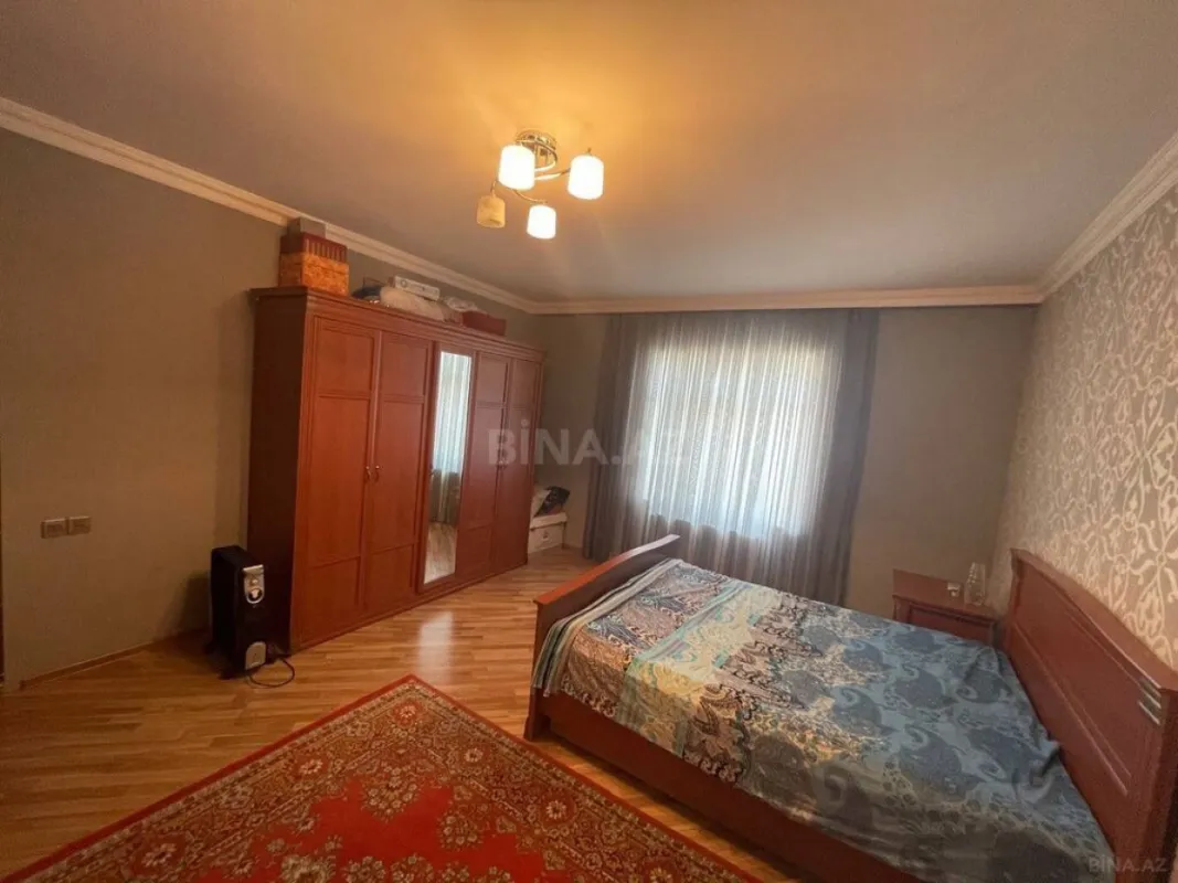 Satılır 5 otaqlı həyət evi 250 m²