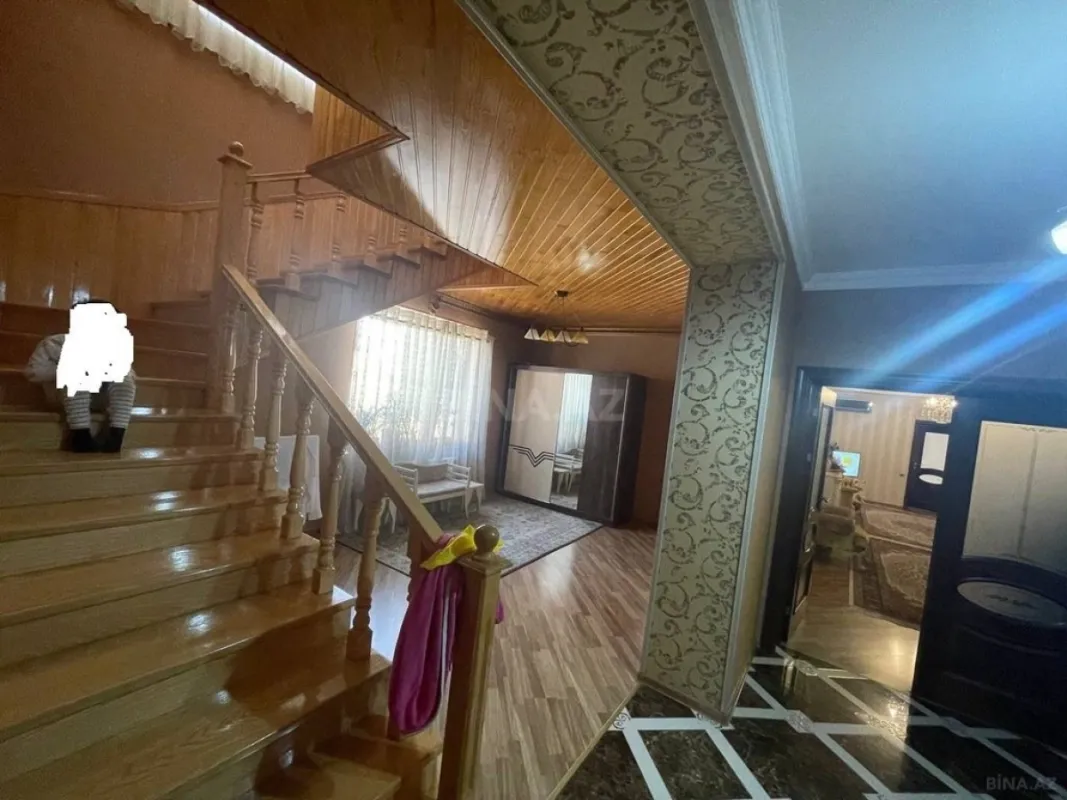 Satılır 5 otaqlı həyət evi 250 m²