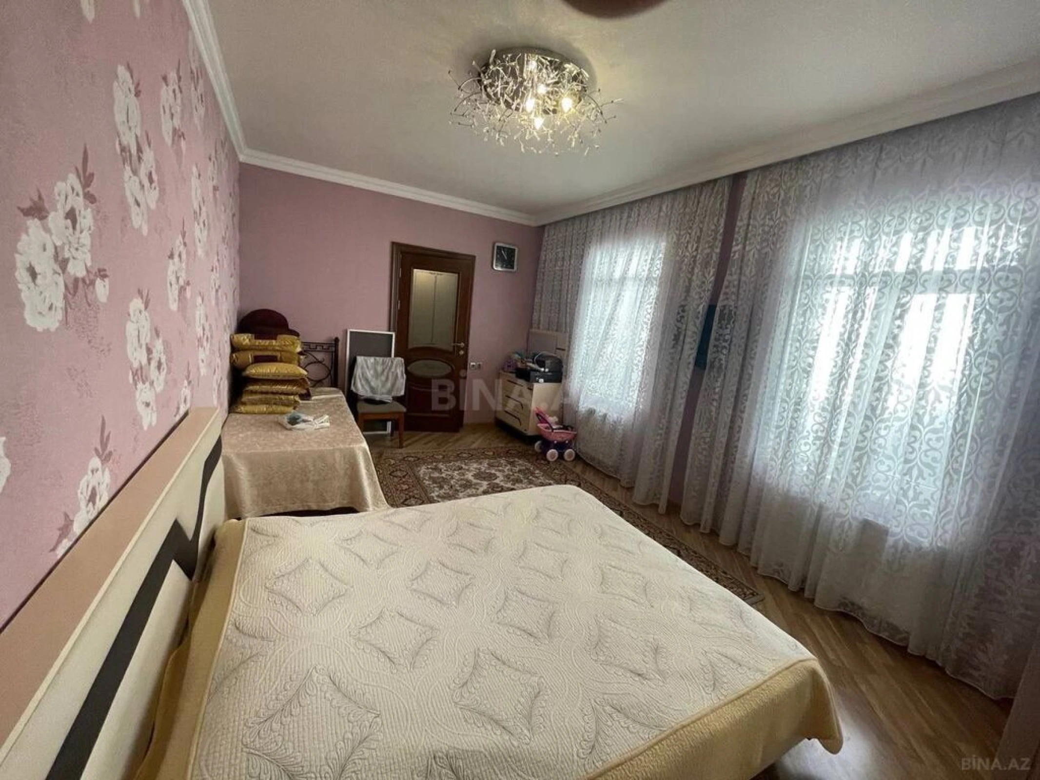 Satılır 5 otaqlı həyət evi 250 m²