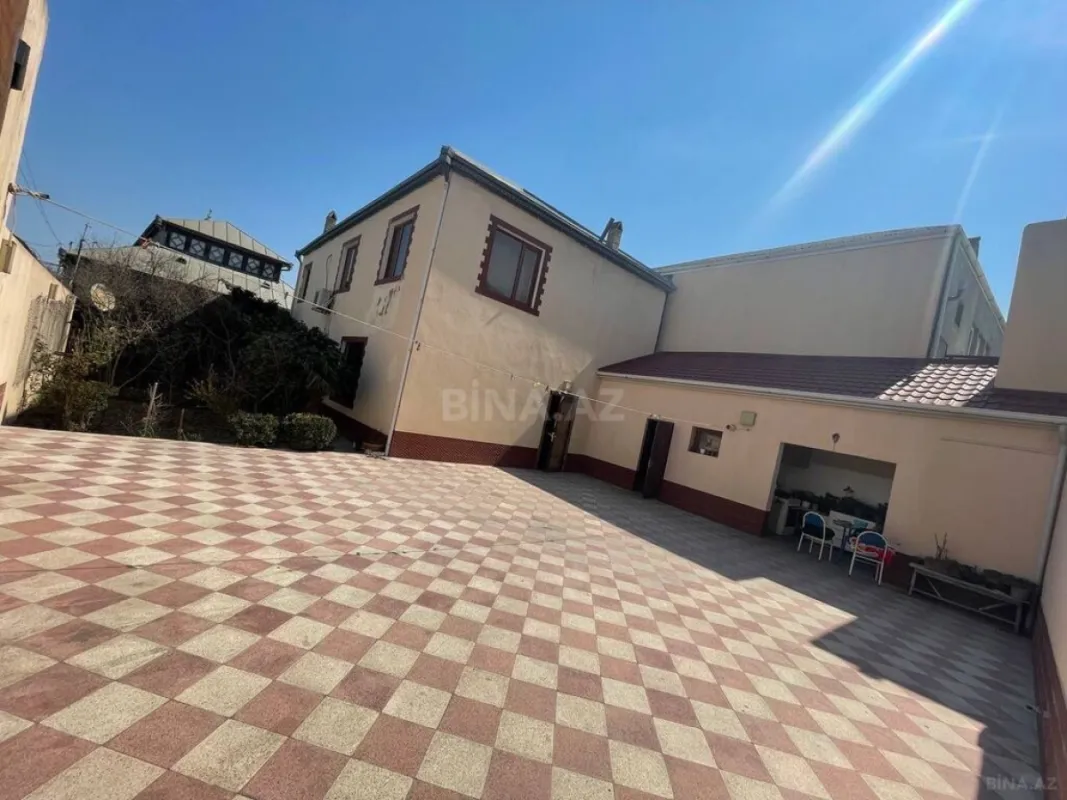 Satılır 5 otaqlı həyət evi 250 m²