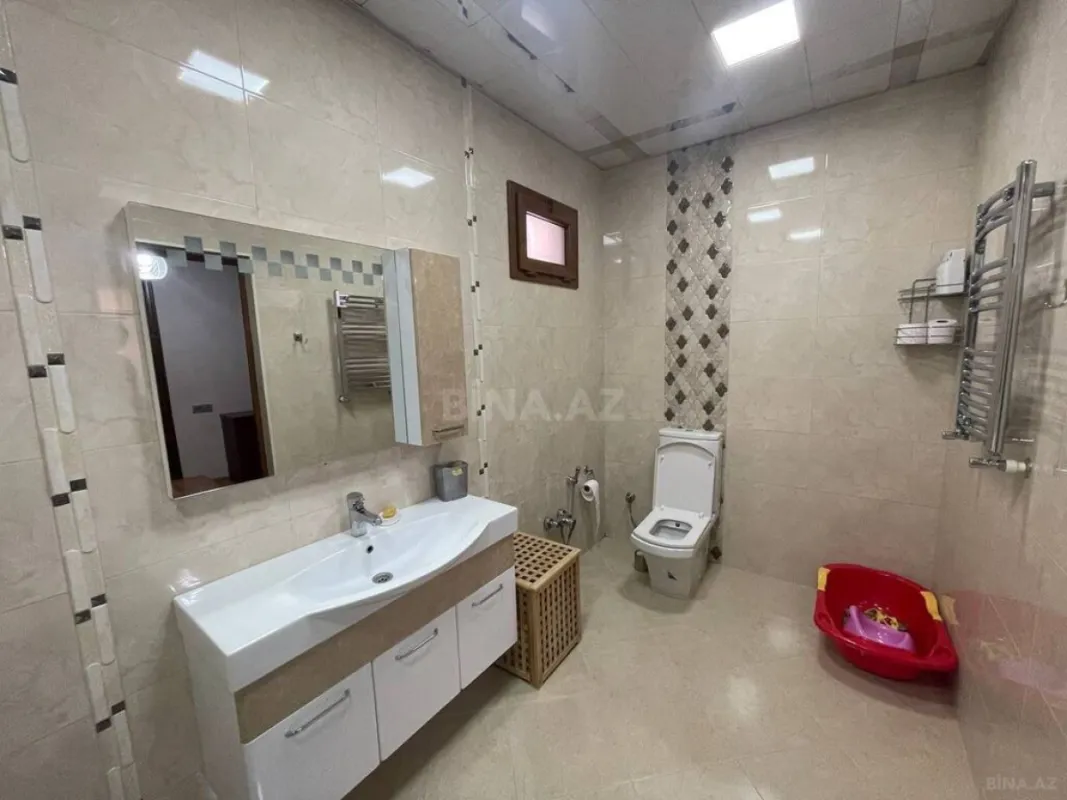 Satılır 5 otaqlı həyət evi 250 m²