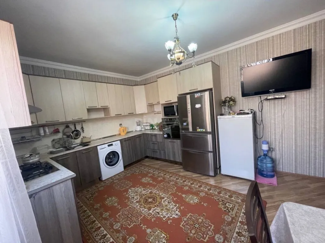 Satılır 5 otaqlı həyət evi 250 m²