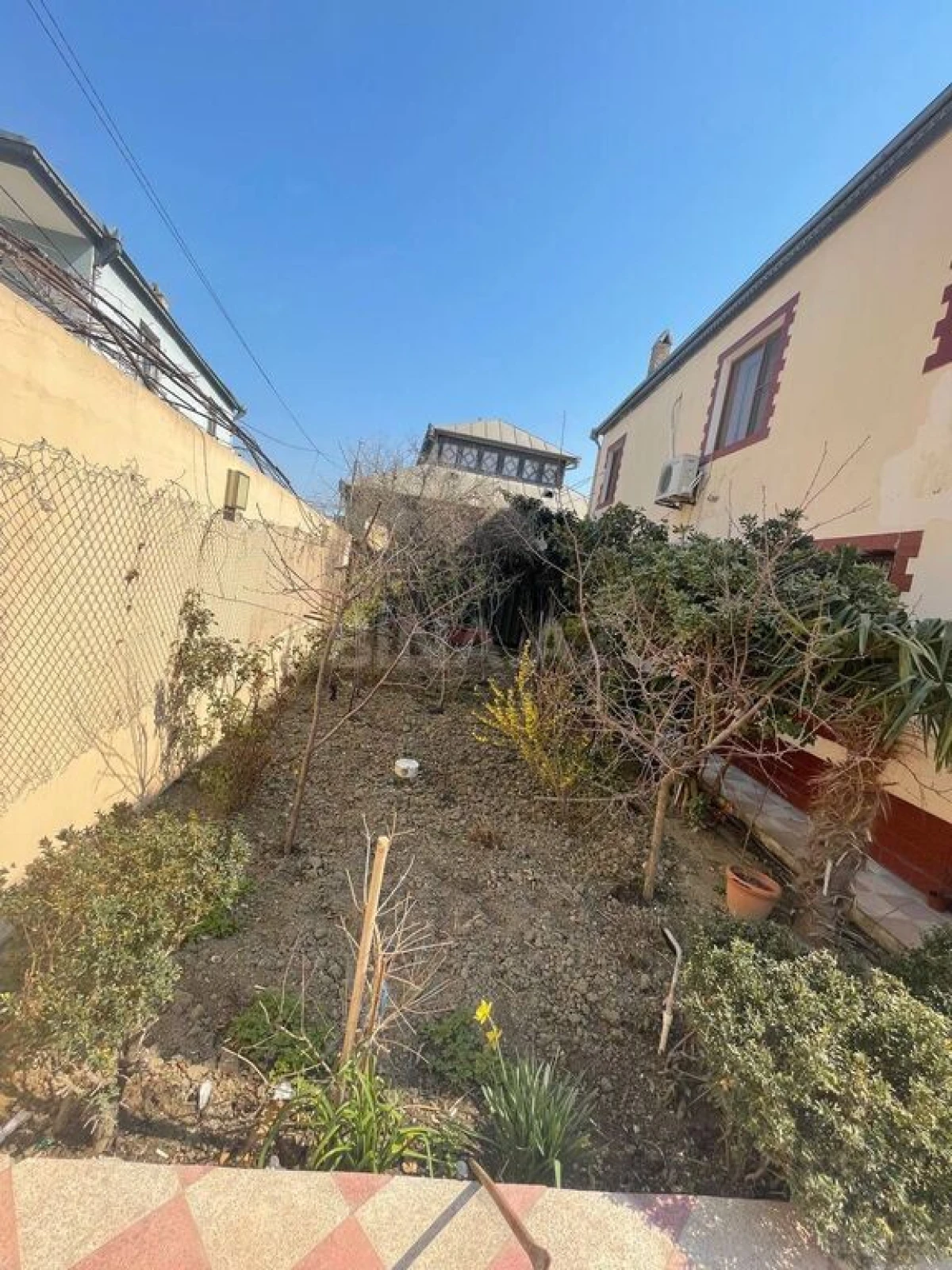 Satılır 5 otaqlı həyət evi 250 m²