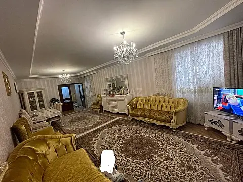 Satılır 5 otaqlı həyət evi 250 m²
