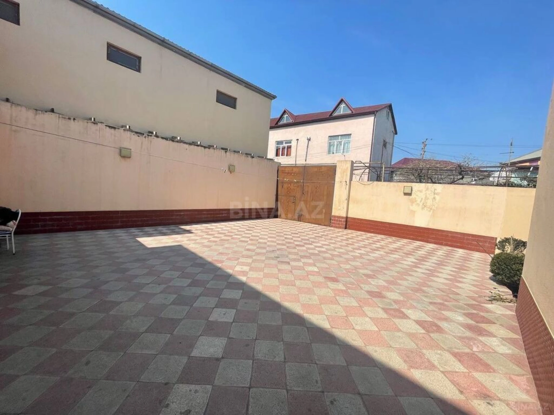 Satılır 5 otaqlı həyət evi 250 m²