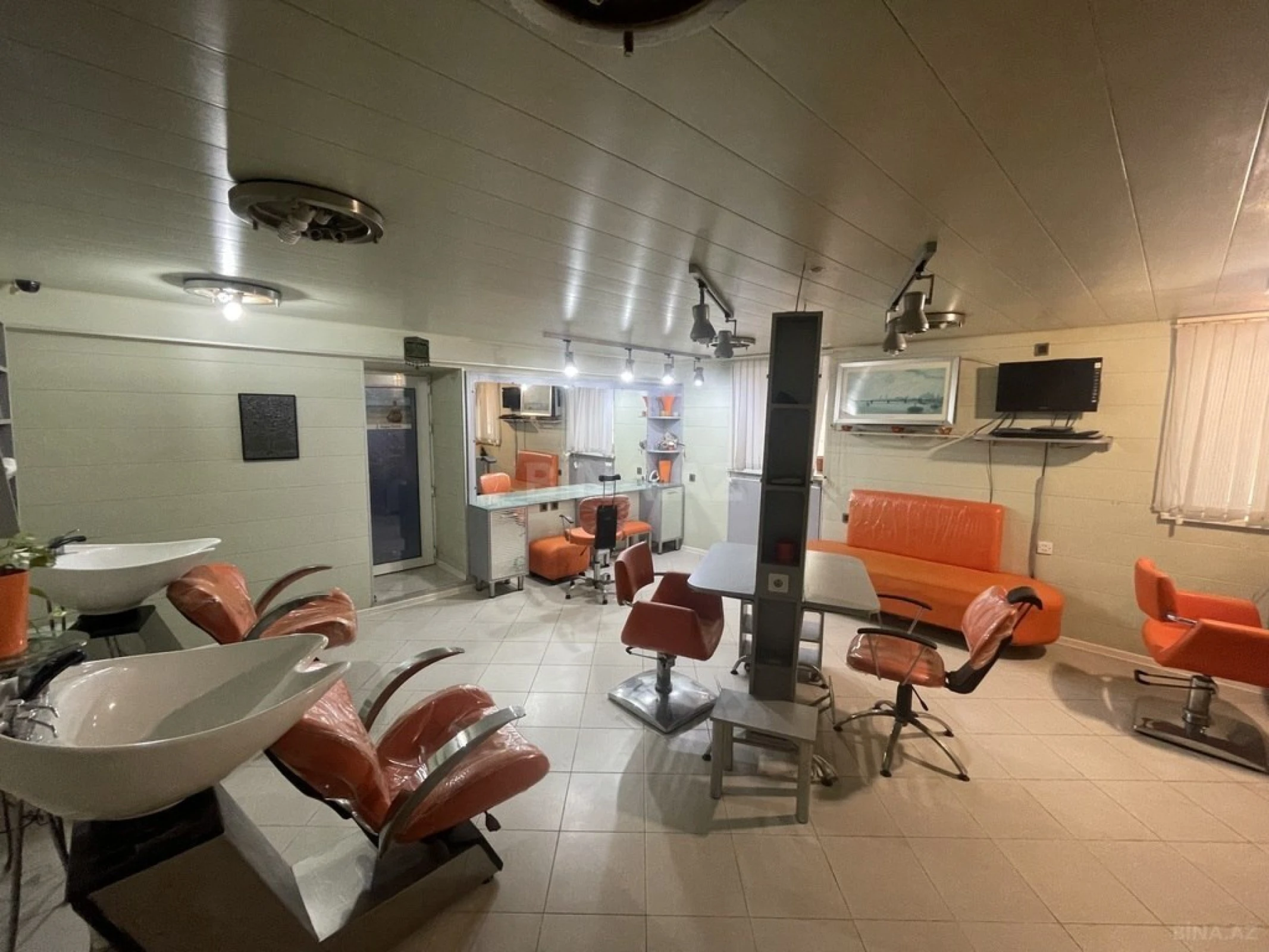 Satılır obyekt 300 m²