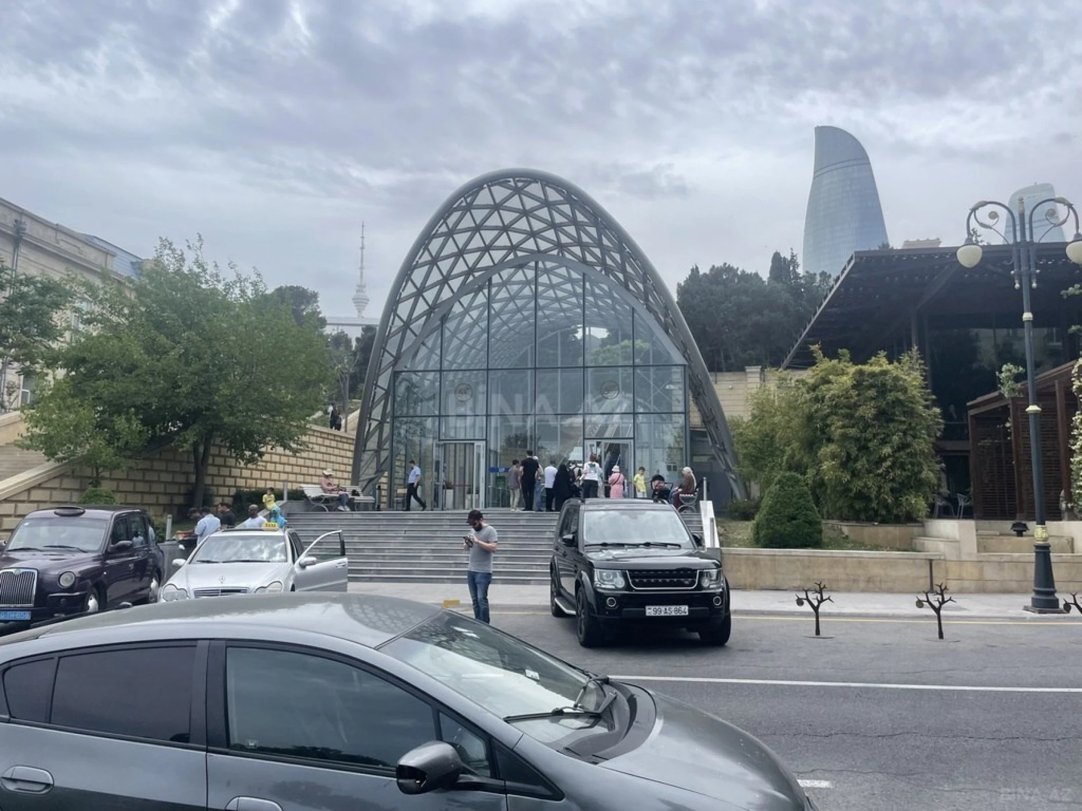 Satılır obyekt 300 m²