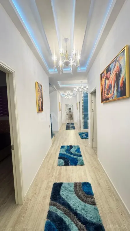 Satılır 6 otaqlı həyət evi 350 m²