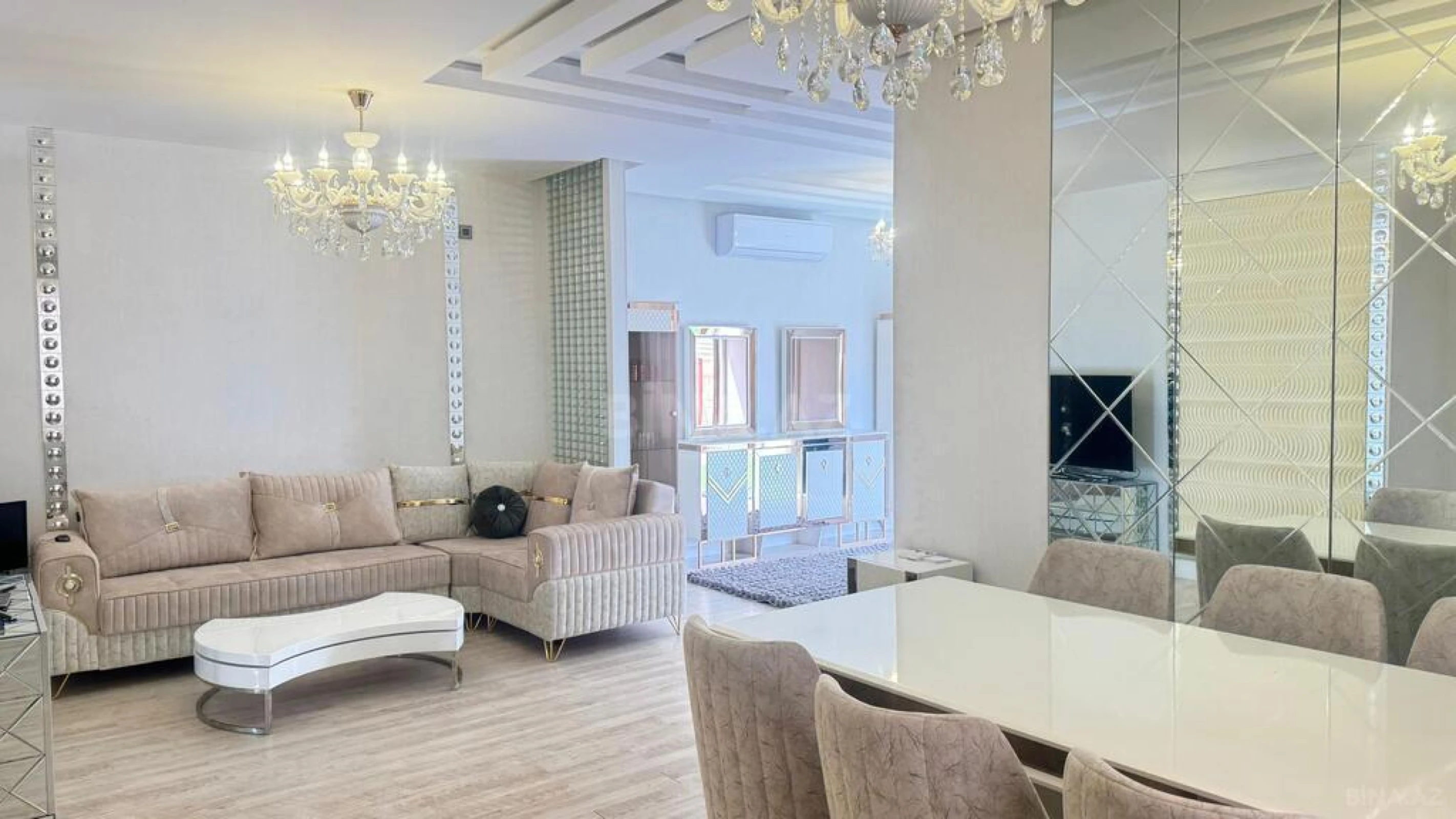 Satılır 6 otaqlı həyət evi 350 m²