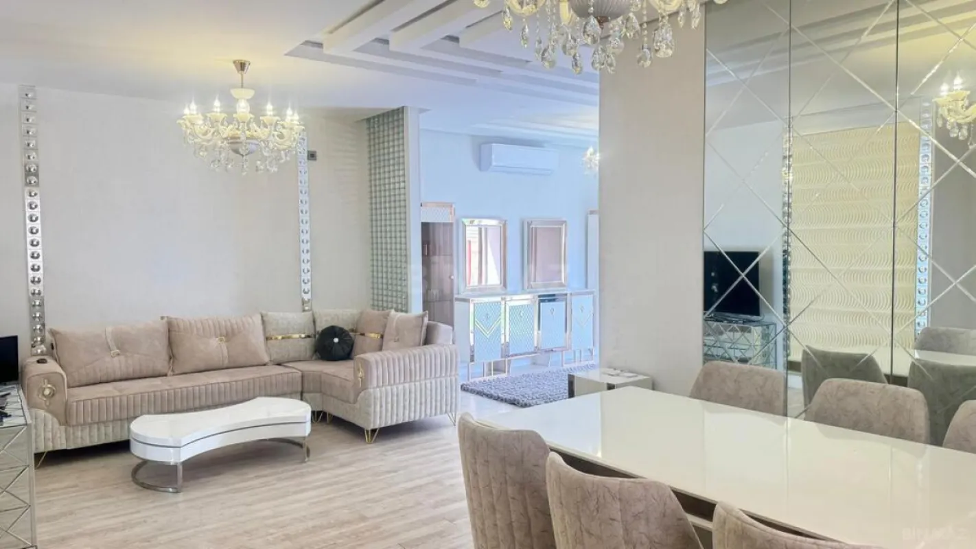 Satılır 6 otaqlı həyət evi 350 m²