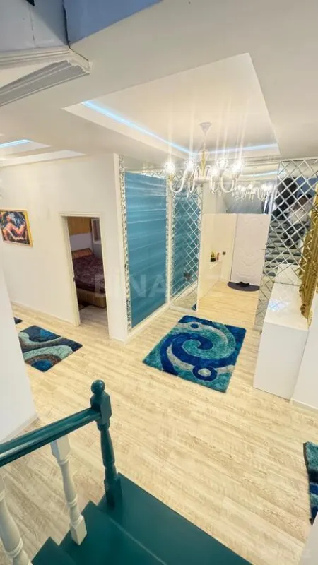 Satılır 6 otaqlı həyət evi 350 m²