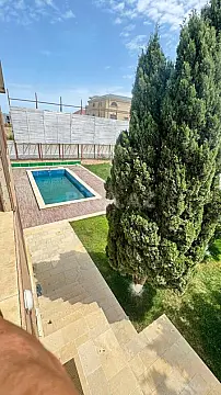 Satılır 6 otaqlı həyət evi 350 m²