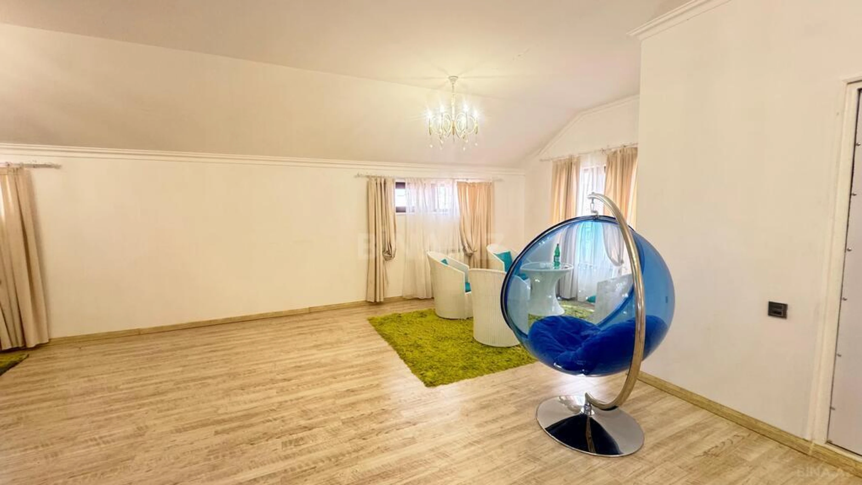 Satılır 6 otaqlı həyət evi 350 m²