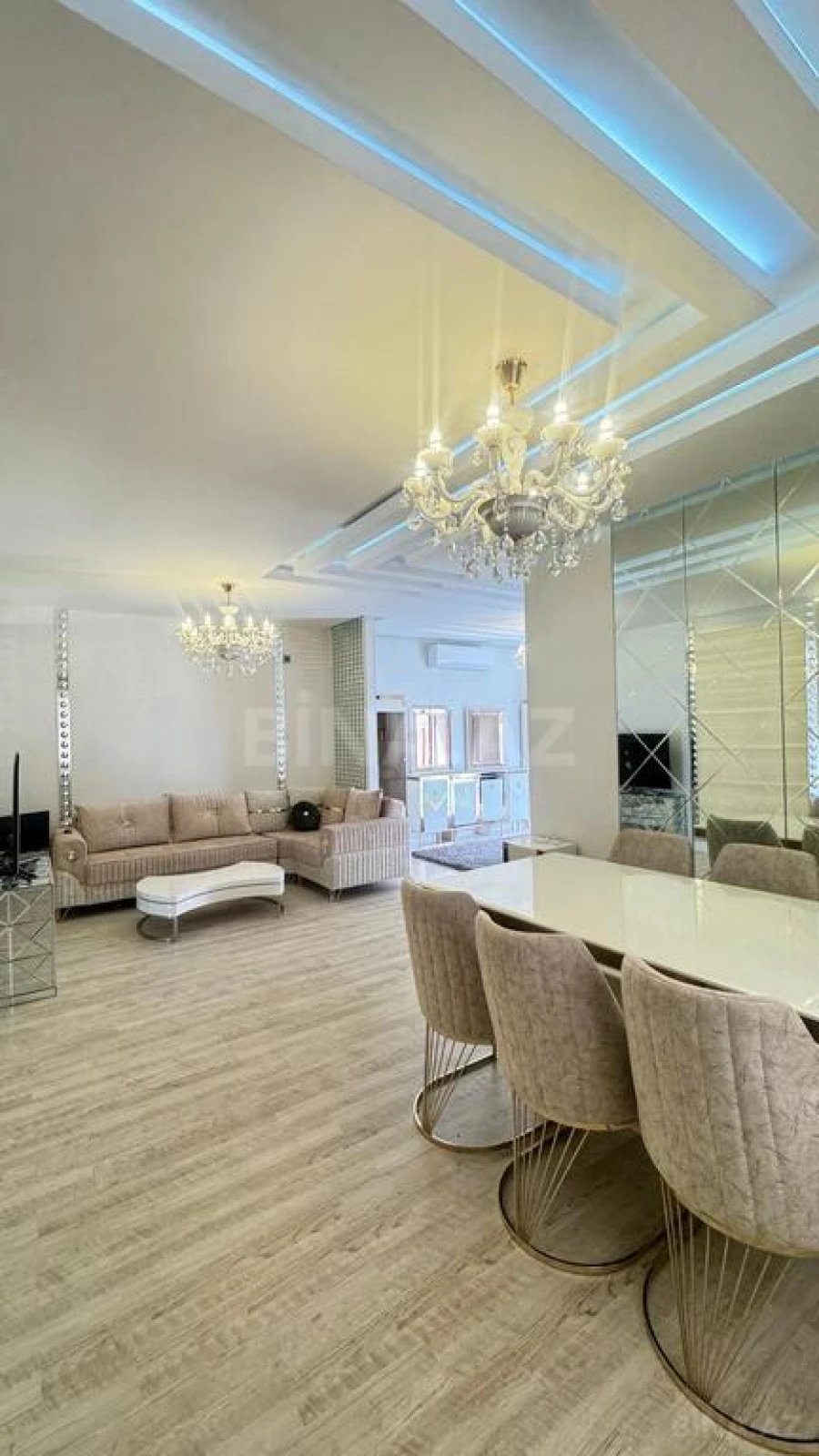 Satılır 6 otaqlı həyət evi 350 m²