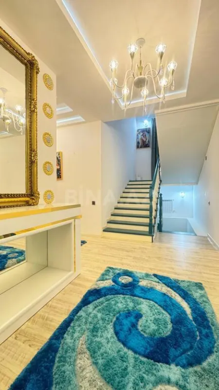 Satılır 6 otaqlı həyət evi 350 m²