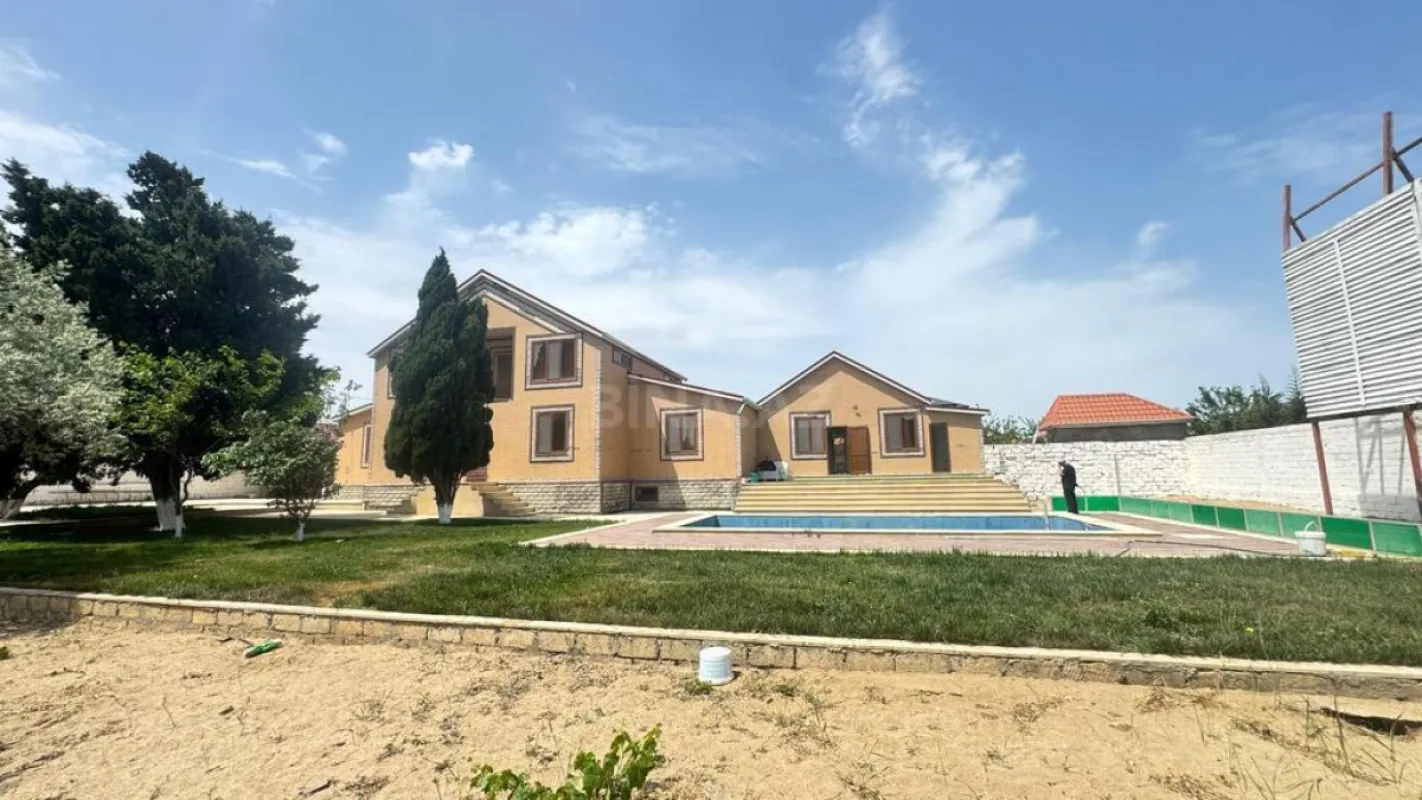 Satılır 6 otaqlı həyət evi 350 m²