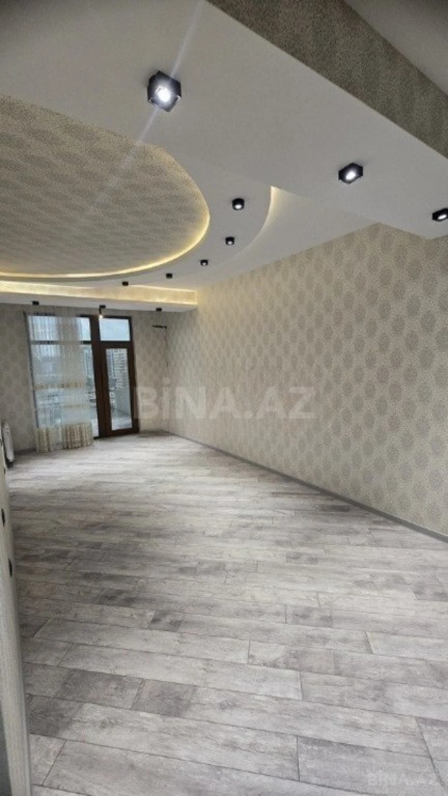 Satılır 4 otaqlı mənzil 223 m²