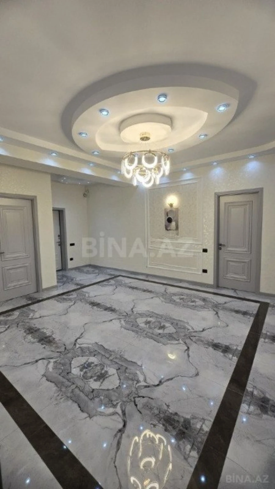 Satılır 4 otaqlı mənzil 223 m²