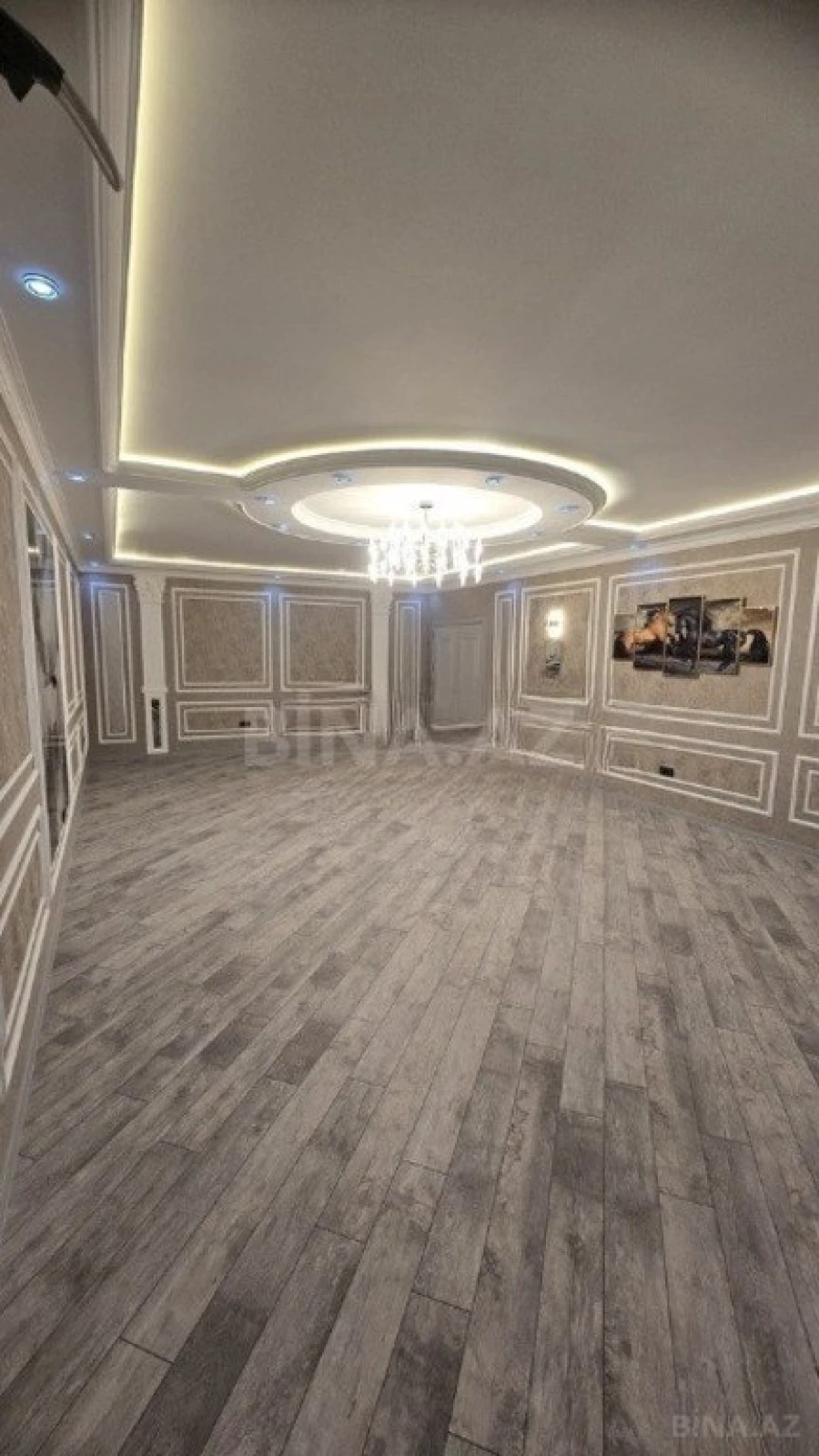 Satılır 4 otaqlı mənzil 223 m²