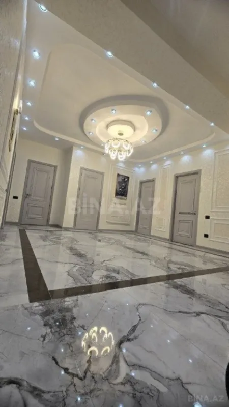 Satılır 4 otaqlı mənzil 223 m²
